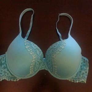 Victoria’s Secret 38C. Min to mod padded. Lace trim. Aqua.